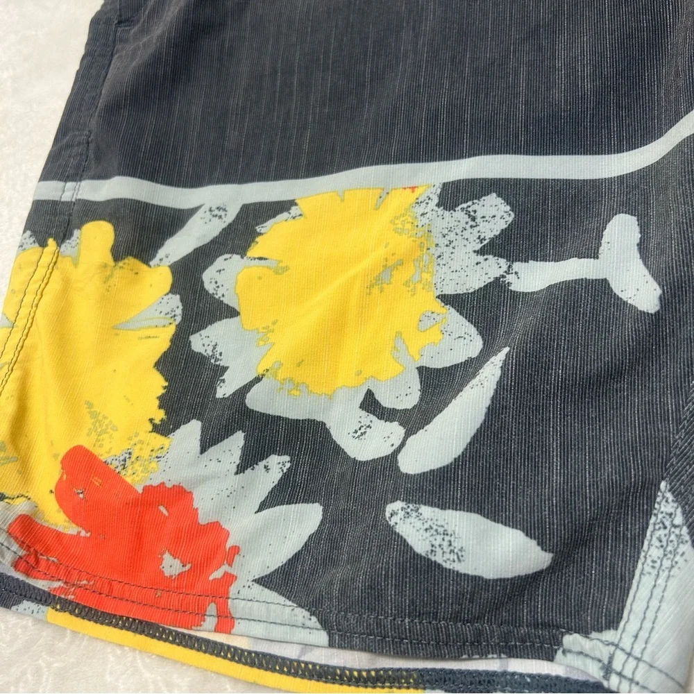 VOLCOM Stoneys Board Shorts Gray Floral Pockets Sz 34 - Picture 7 of 14